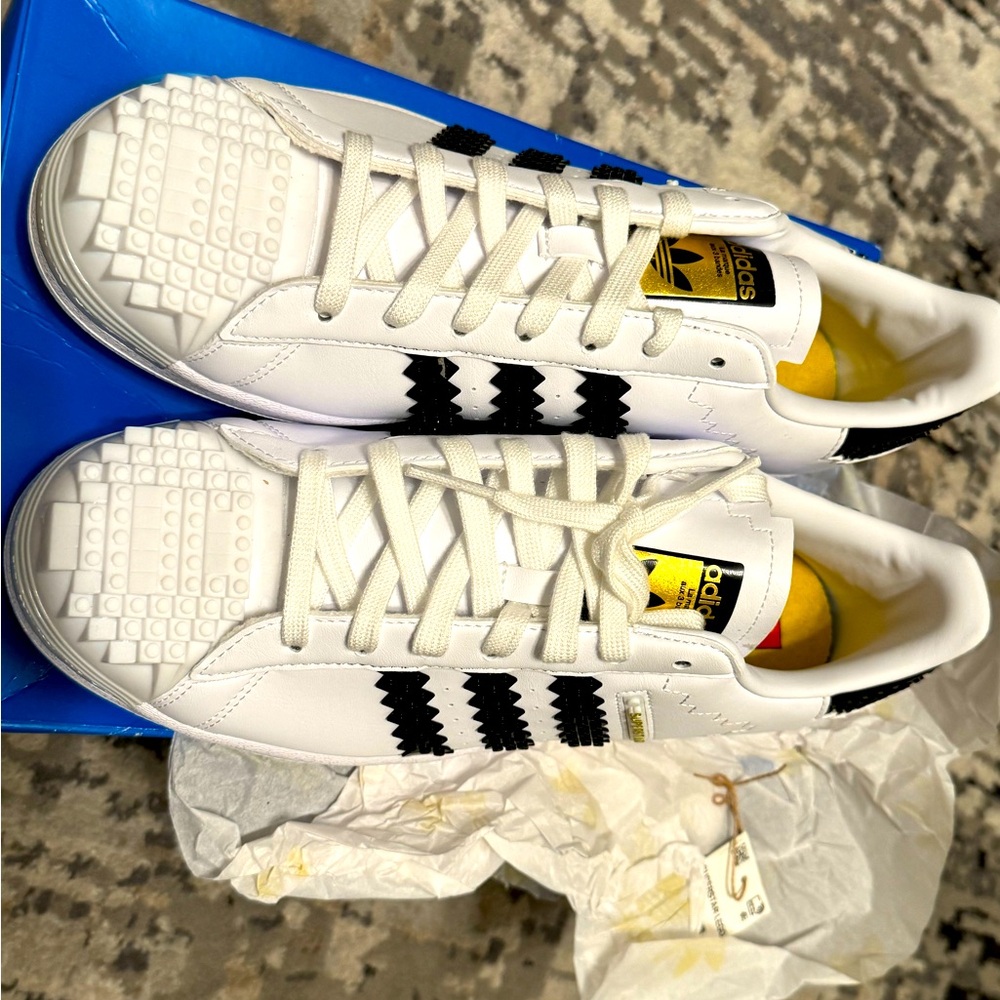 Adidas Superstar - Picture 1 of 3